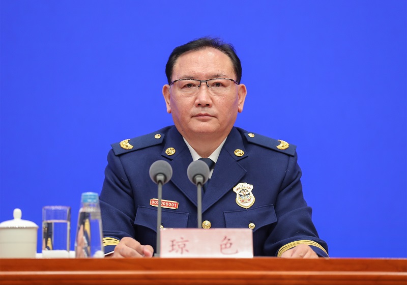操你的比应急部党组成员、消防救援局局长琼色出席新闻发布会